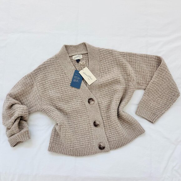 NWT Universal Thread Tan Cashmere-Like V-Neck Super Soft Cardigan Size M Medium - Picture 2 of 4